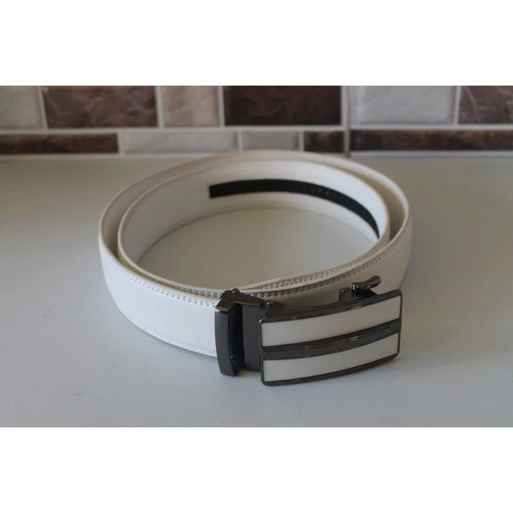 Womens White Faux Leather Fashion Belt w/Black & White Buckle Size 32